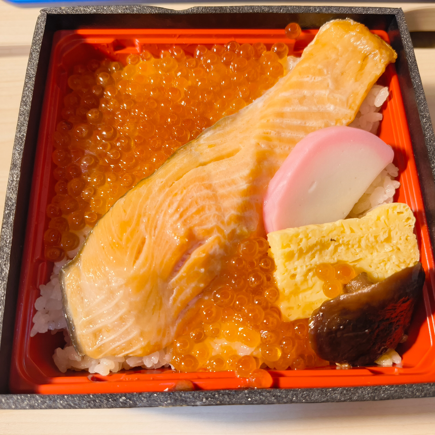 日本ばし大増：鮭といくら弁当　#青空ごはん部