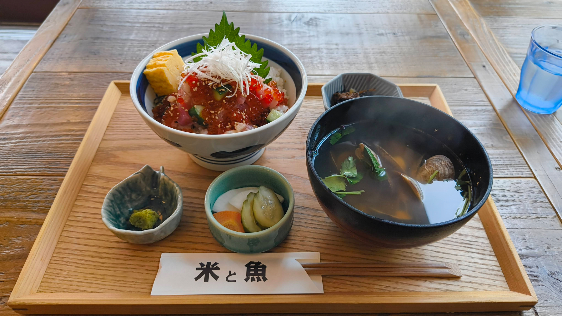 米と魚：漁師の富士盛り丼