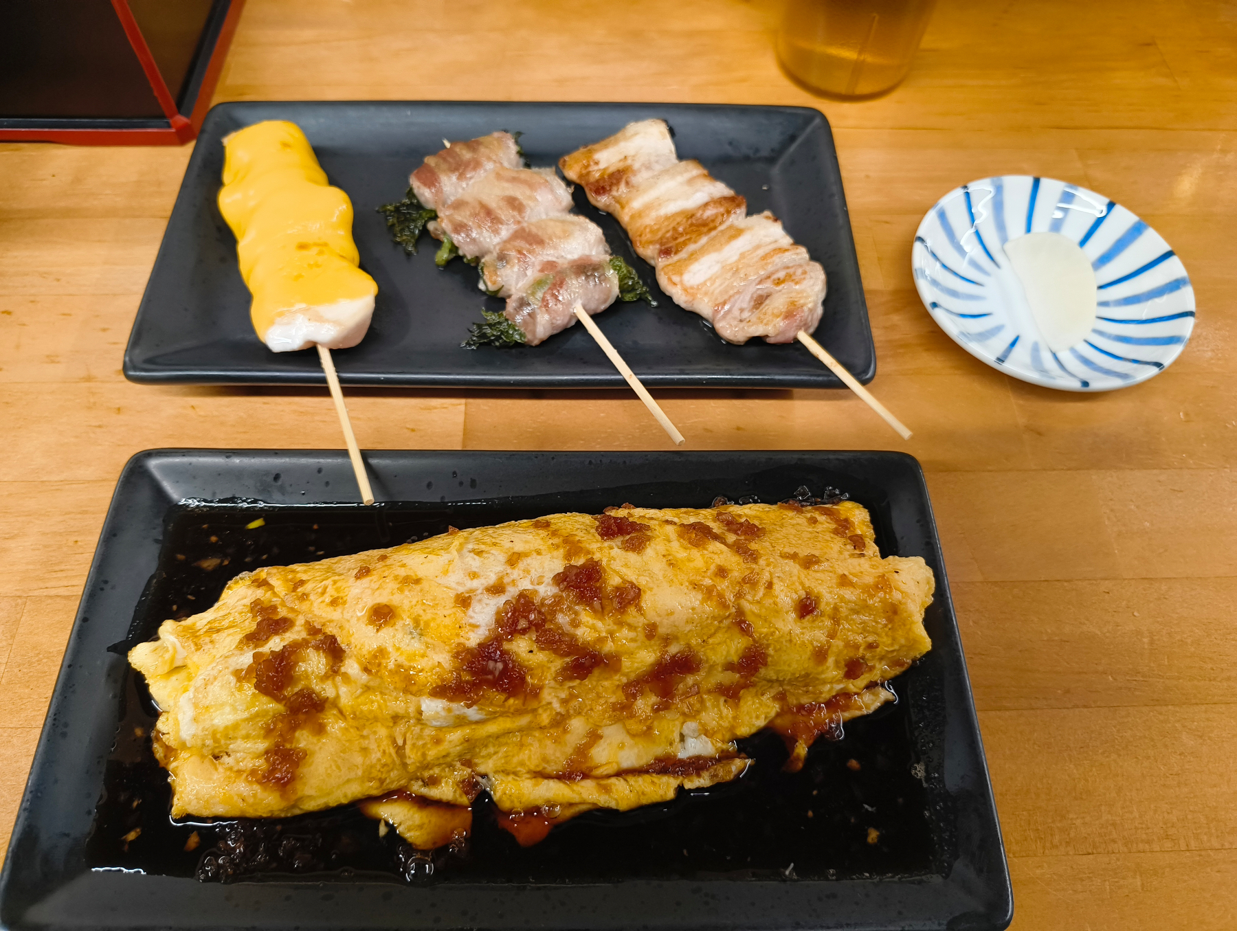 半蔵：串焼き3種 / オムポテ