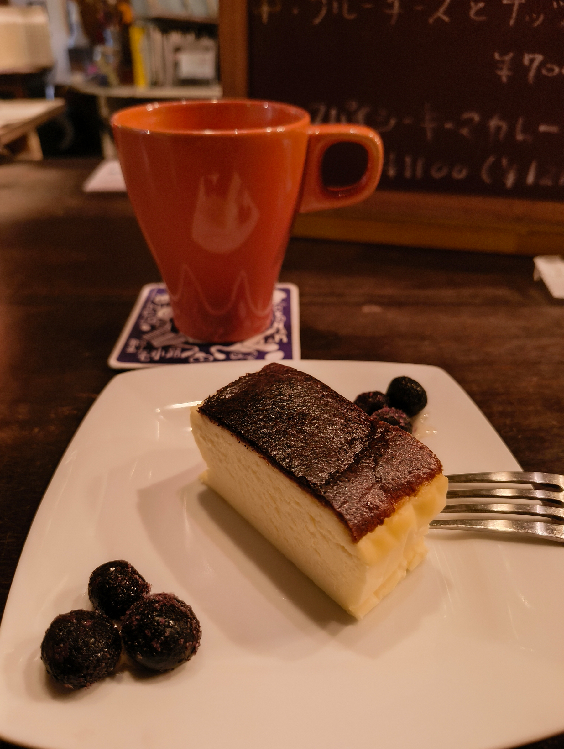 Cabaret Cafe うっふ：バスク風チーズケーキ