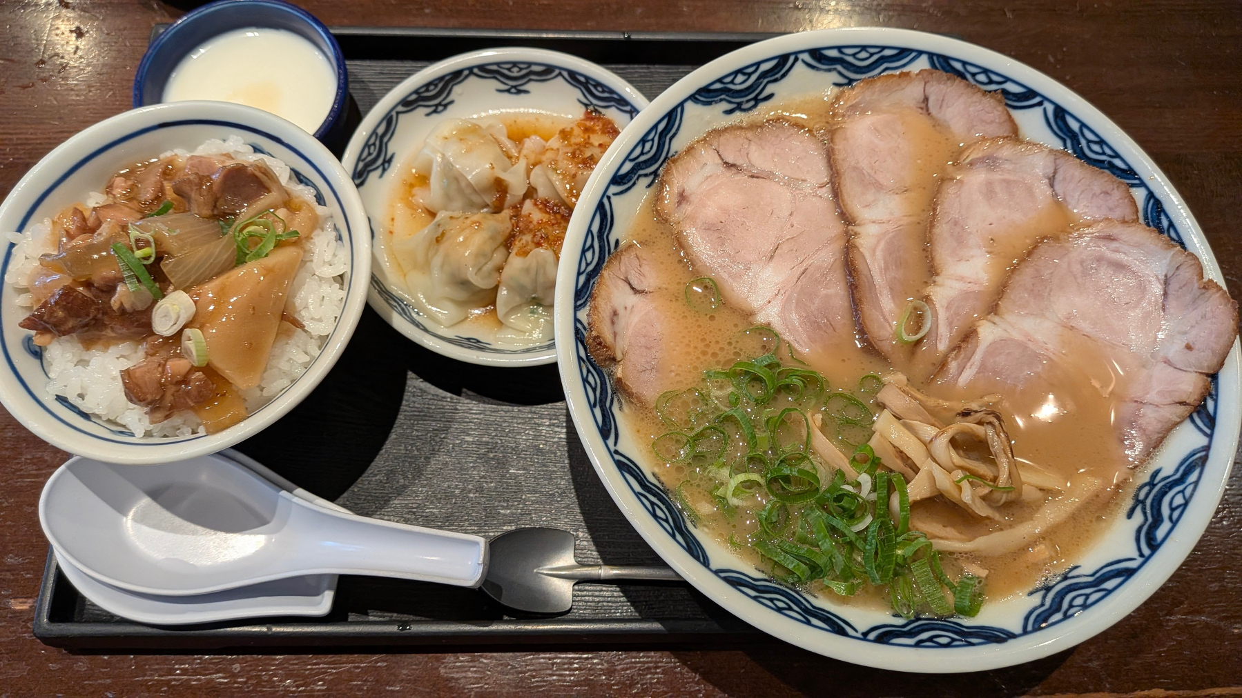 博多麺房 赤のれん：チャーシューあんかけご飯のチャーシュー麺セット　#青空ごはん部