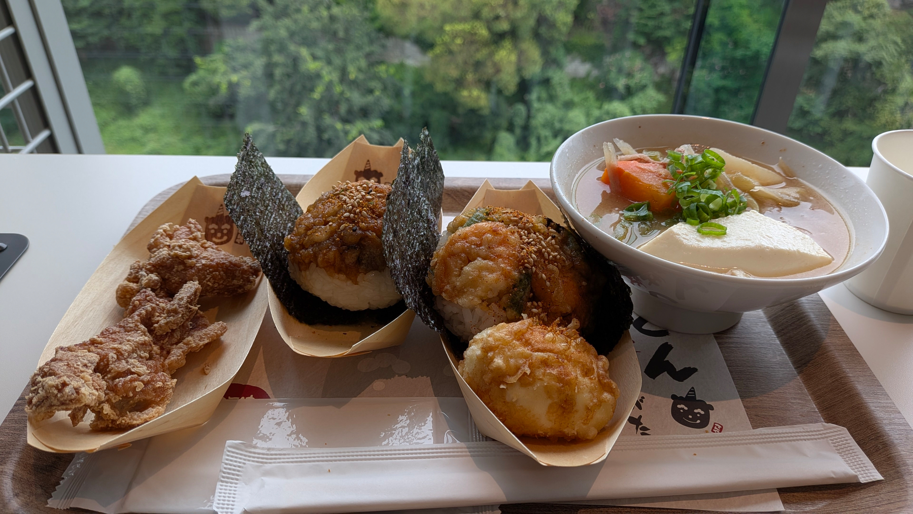 おにぎり天どん専門店「おにどん」：おにどんスペシャルたまご天 / 三種きのこのおにどん / ごろごろ野菜のおにどん豚汁 / どんタレからあげ　#青空ごはん部