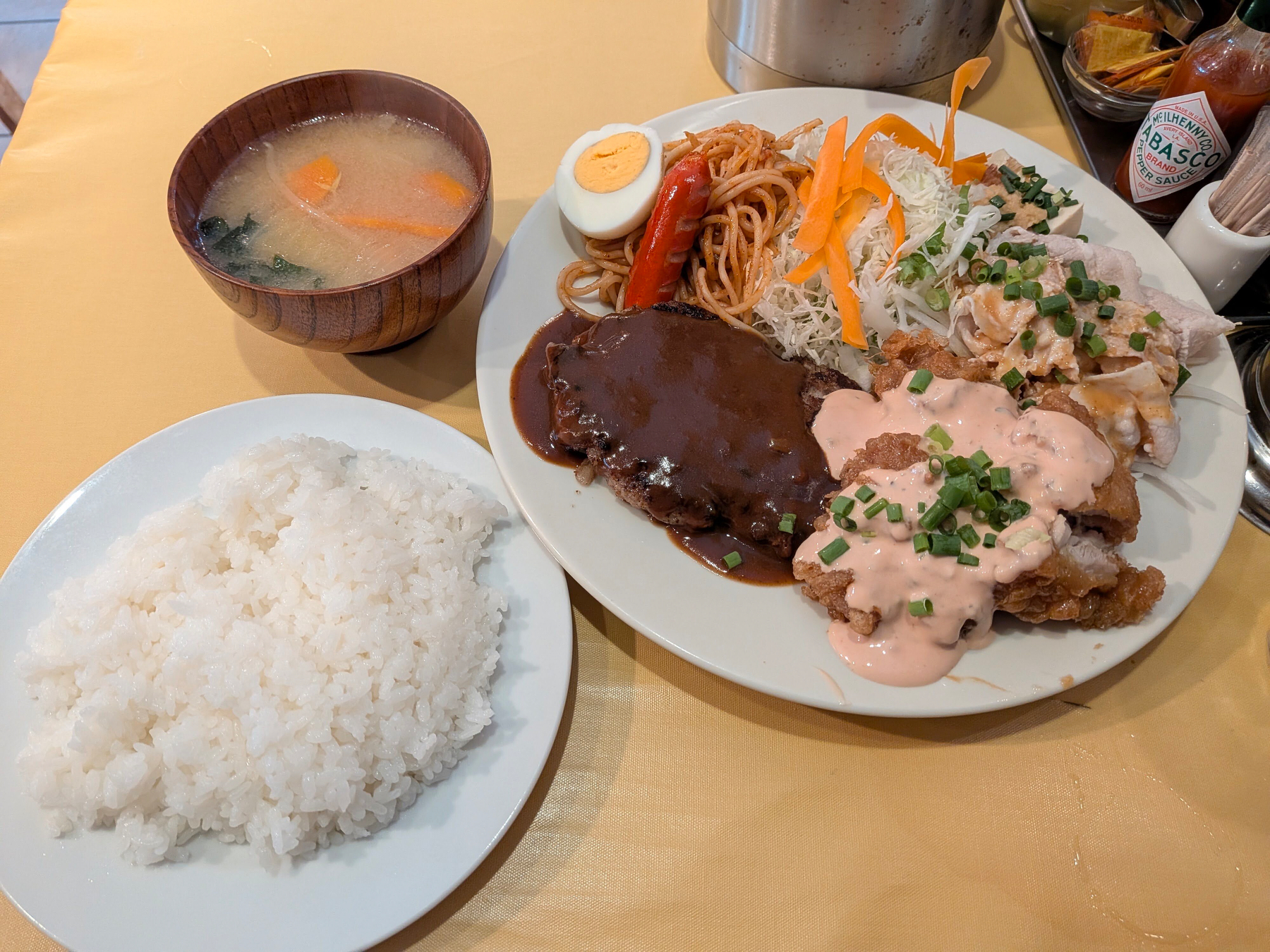洋食 キッチンR：3品盛り合わせ定食